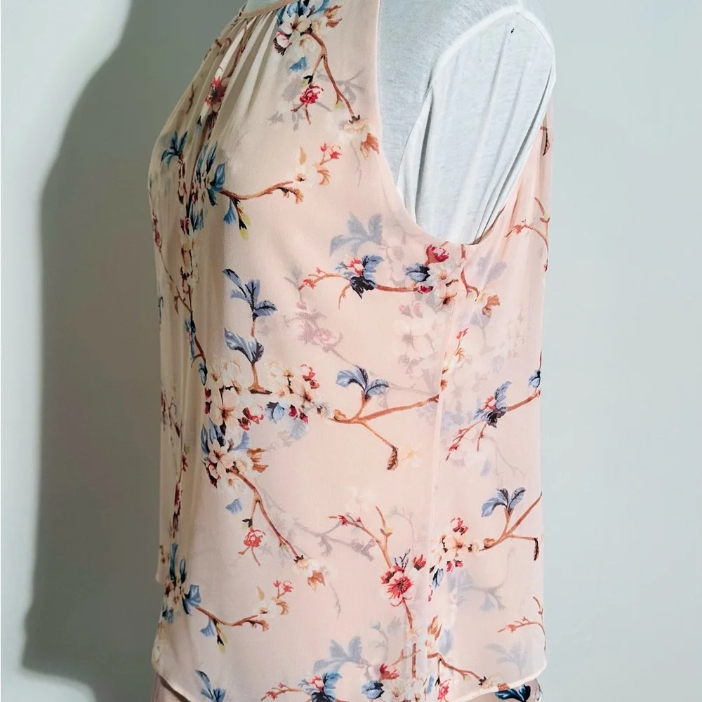 White House Black Market Blush Floral Sleeveless Blouse S Romantic Tie Back Top - Picture 3 of 6